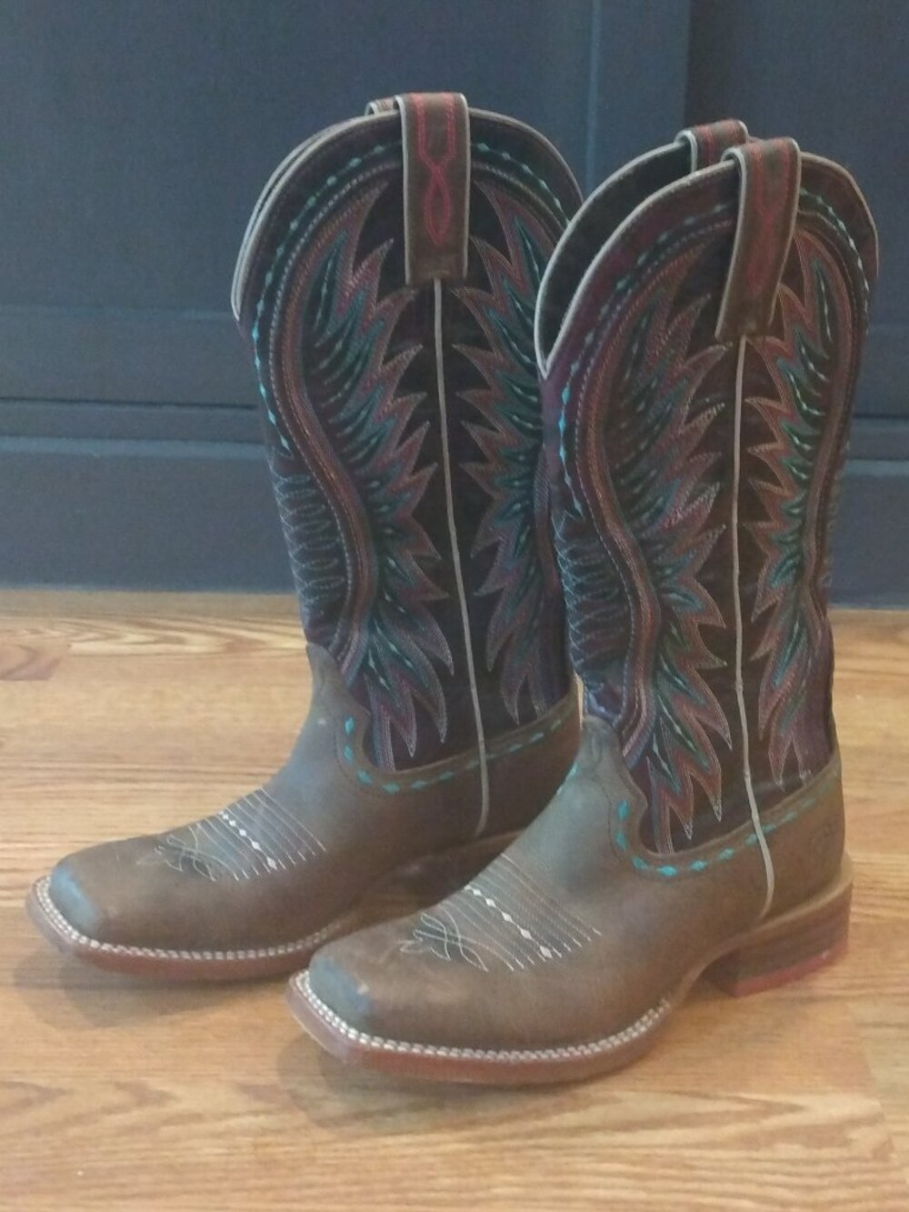 Womens Ariat Cowgirl boots size 6